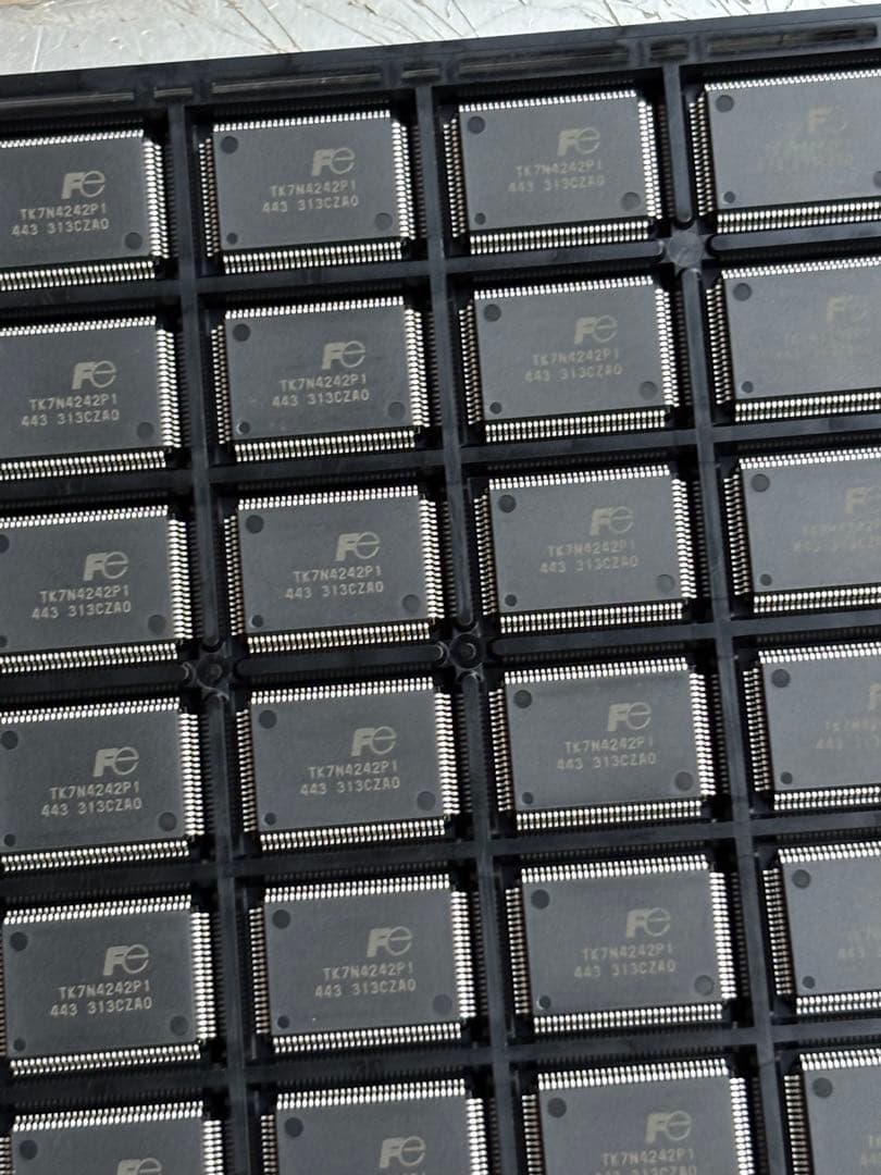 330個。電子部品ICチップ TK7N4242P1。新品同様。未使用。長期保管品