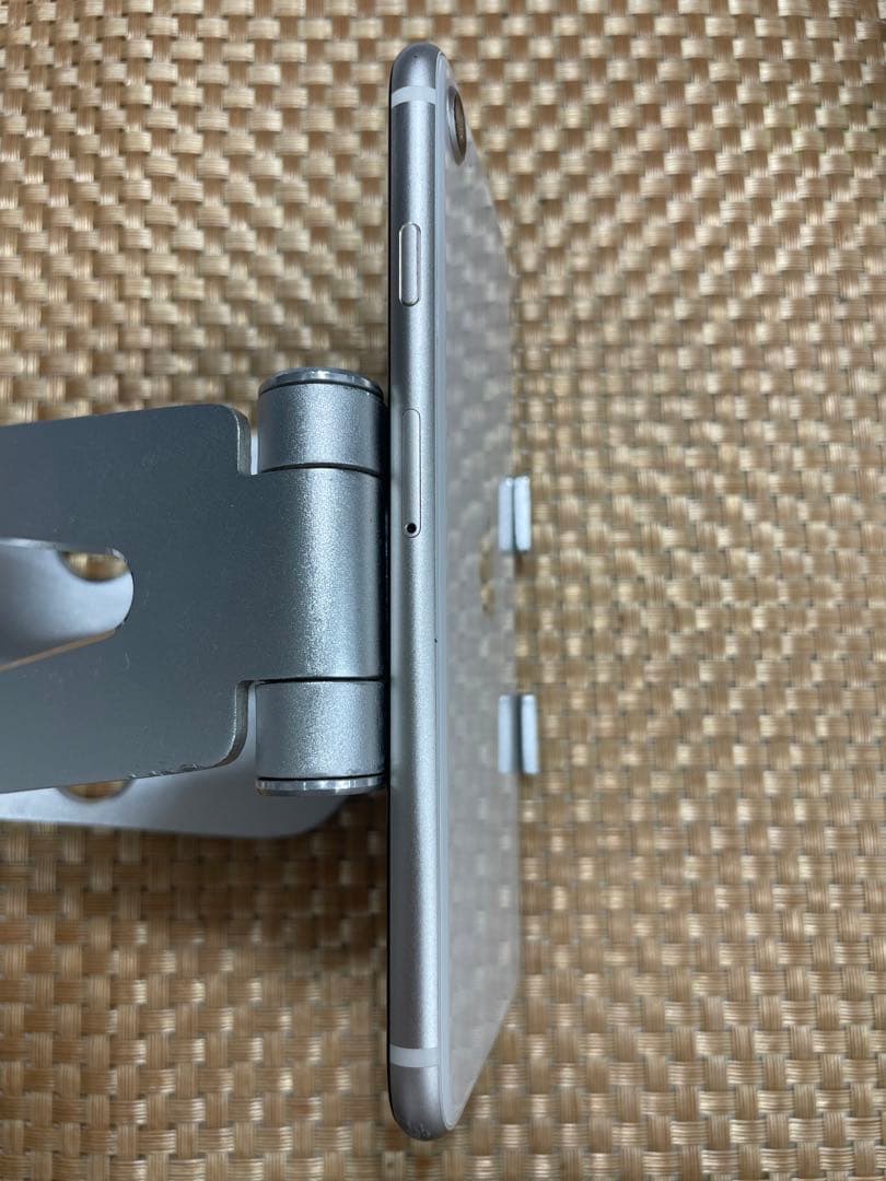 iPhone SE 第3世代 64 GB スターライトSIMフリー【2437】