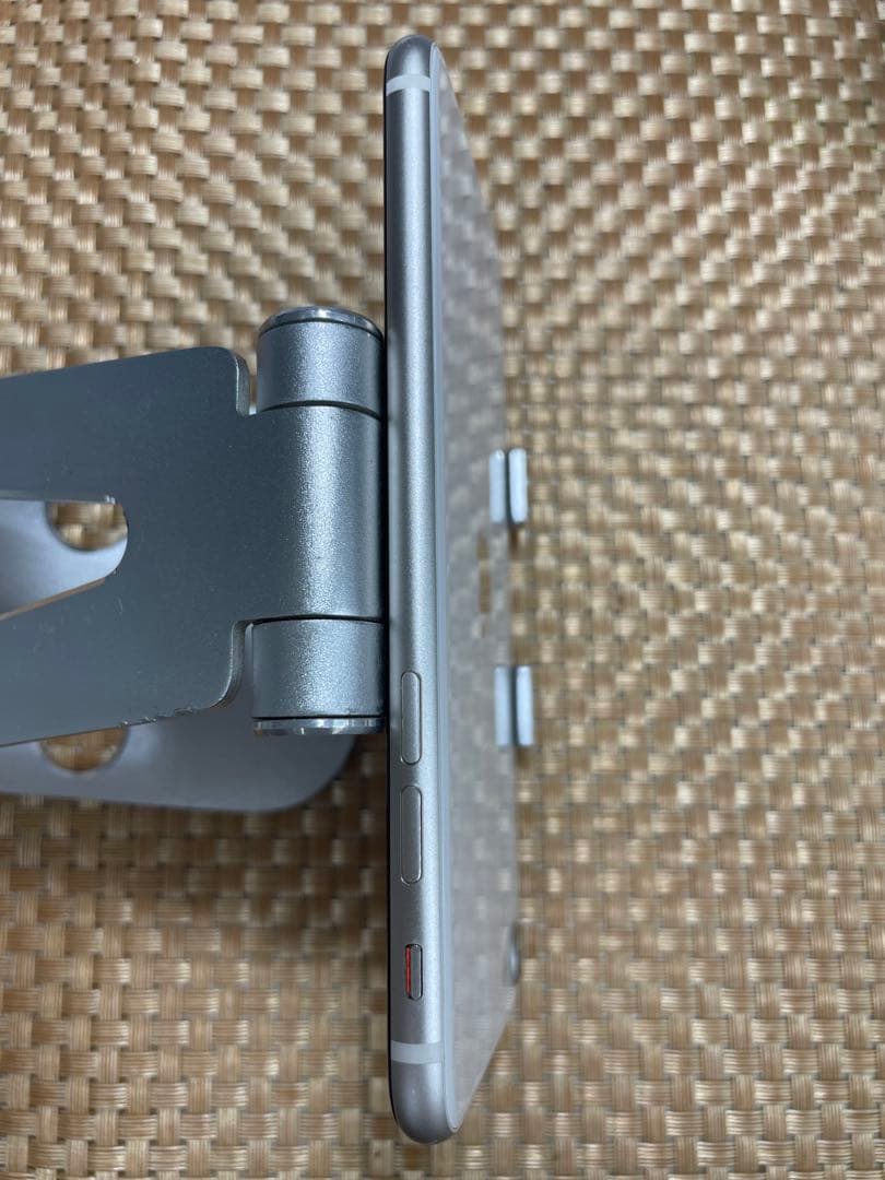 iPhone SE 第3世代 64 GB スターライトSIMフリー【2437】