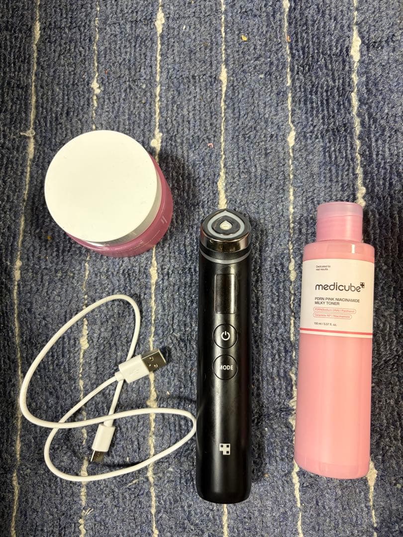 medicube 美顔器 USBケーブル付き【箱無し】