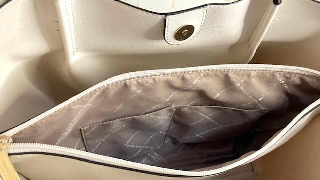 マイケルコース ホワイト　エミリア　シグネチャー　美品　A4サイズトートバッグ