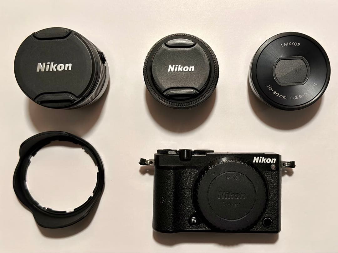 Nikon 1 J5 + 1 Nikkorレンズ3本+おまけ付き