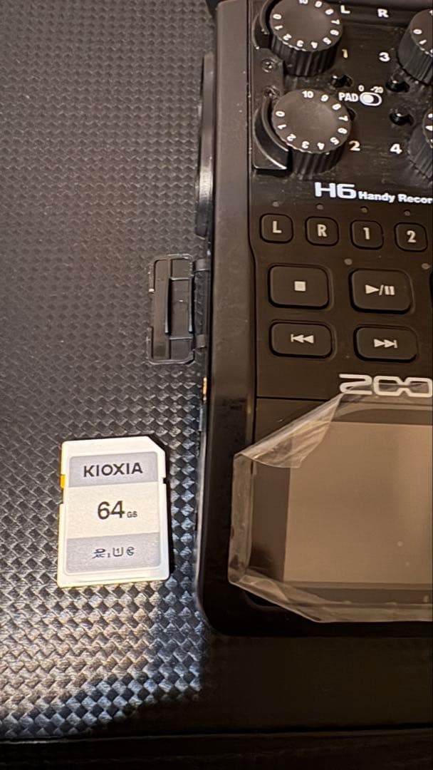 Zoom H6 Handy Recorder 本体と付属品