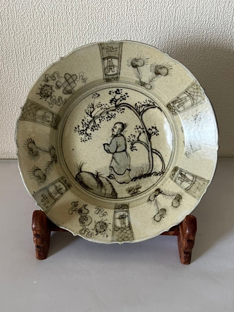 Hoa Hào 大明宣徳年人物花卉紋皿；西X-7