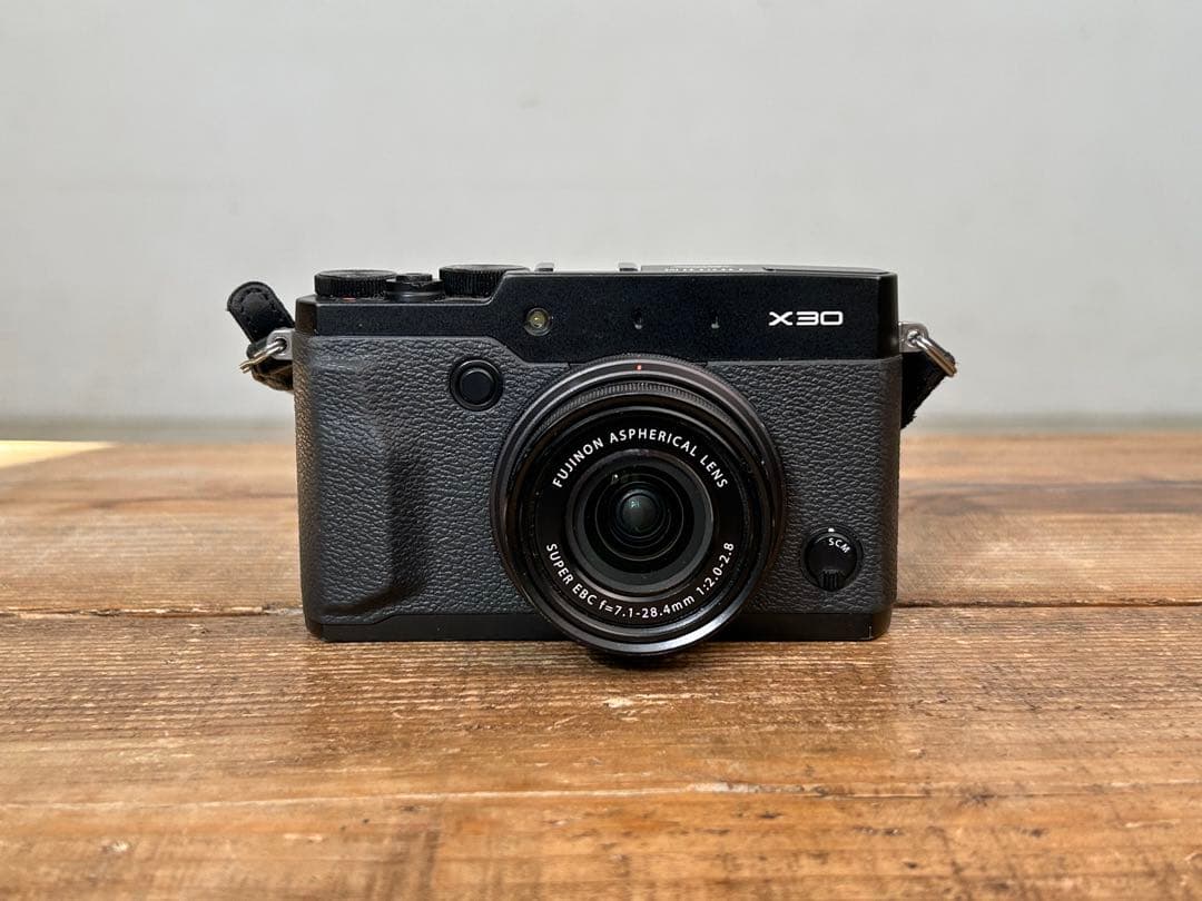 富士フイルム X30 コンパクトデジタルカメラ