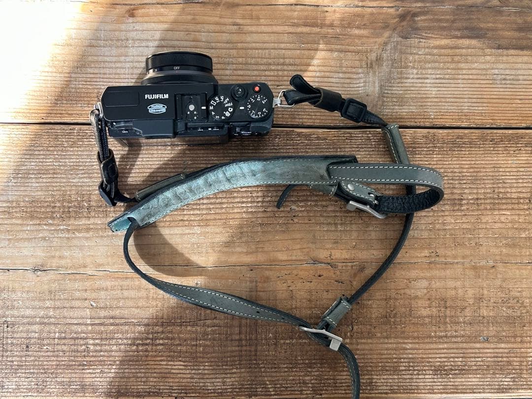 富士フイルム X30 コンパクトデジタルカメラ