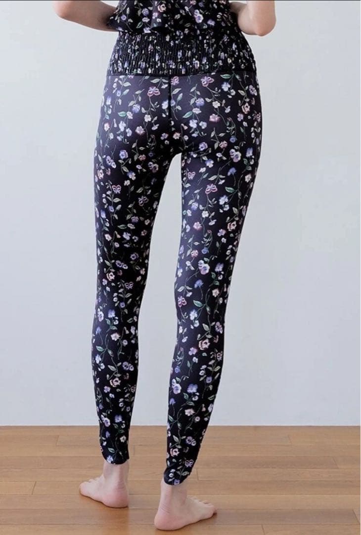 最終値下げ新品タグ有SUKALAスカーラフラワーシャーリングレギンス パンジーＬ