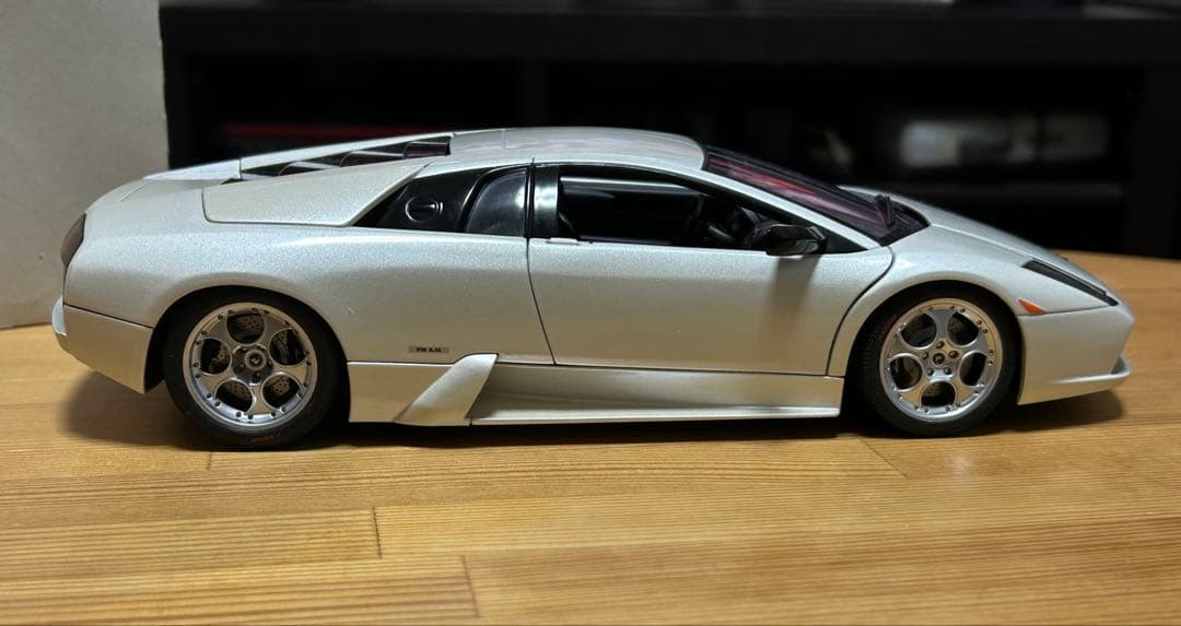 オートアート　1/18 ランボルギーニ ムルシエラゴ 白