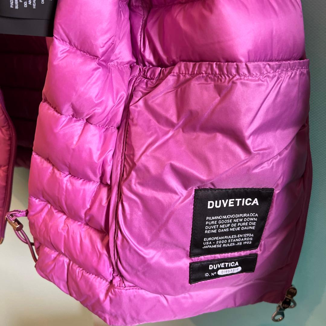 ダウンベスト色は落ち着くピンク 今年の冬は暖かく 袖がない分動きやすいですよ