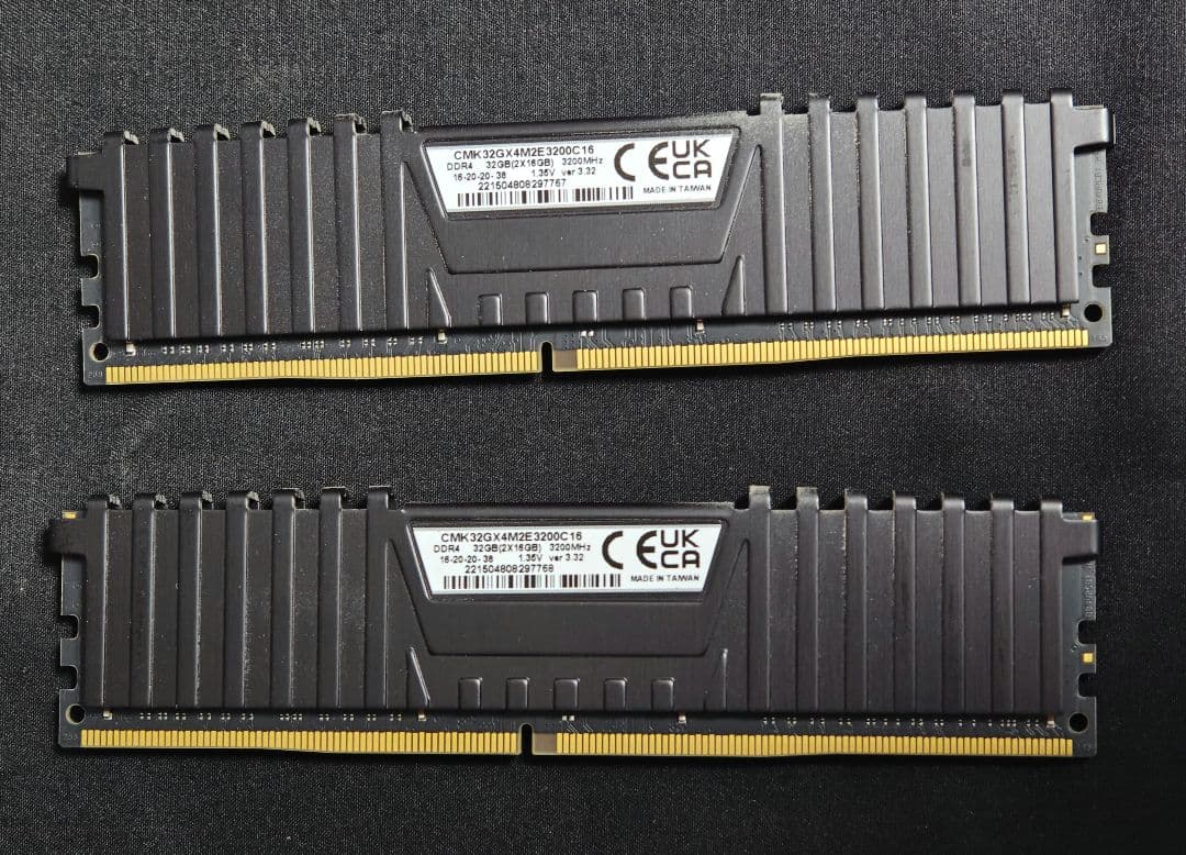 メモリ Corsair CMK32GX4M2E3200C16 16GB 2枚組
