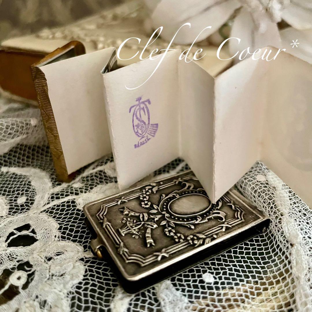 0126E フランスアンティーク ペンダントトップ ビスクドールアクセサリーにも