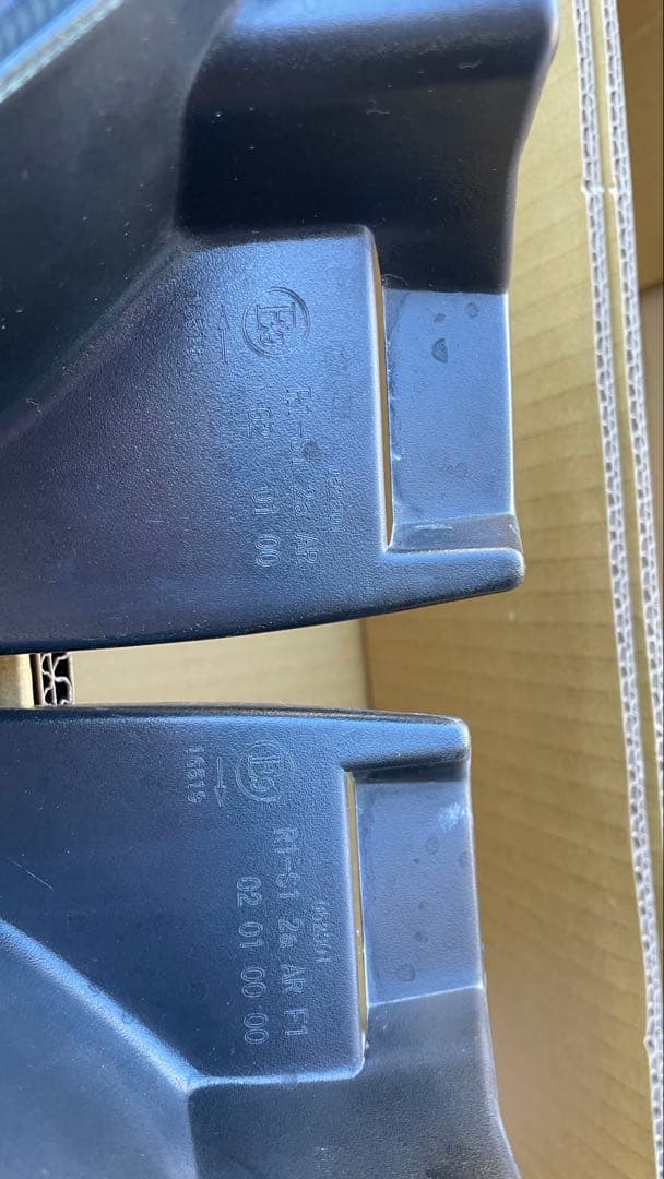 ハイエース200系　テールランプ左右　ジャンク品