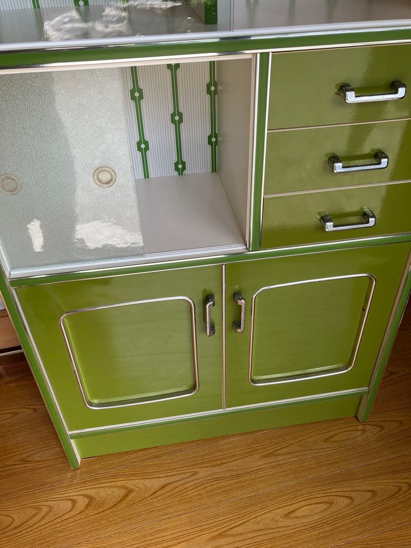 昭和レトロポップ　緑色 食器棚 ガラス棚付き