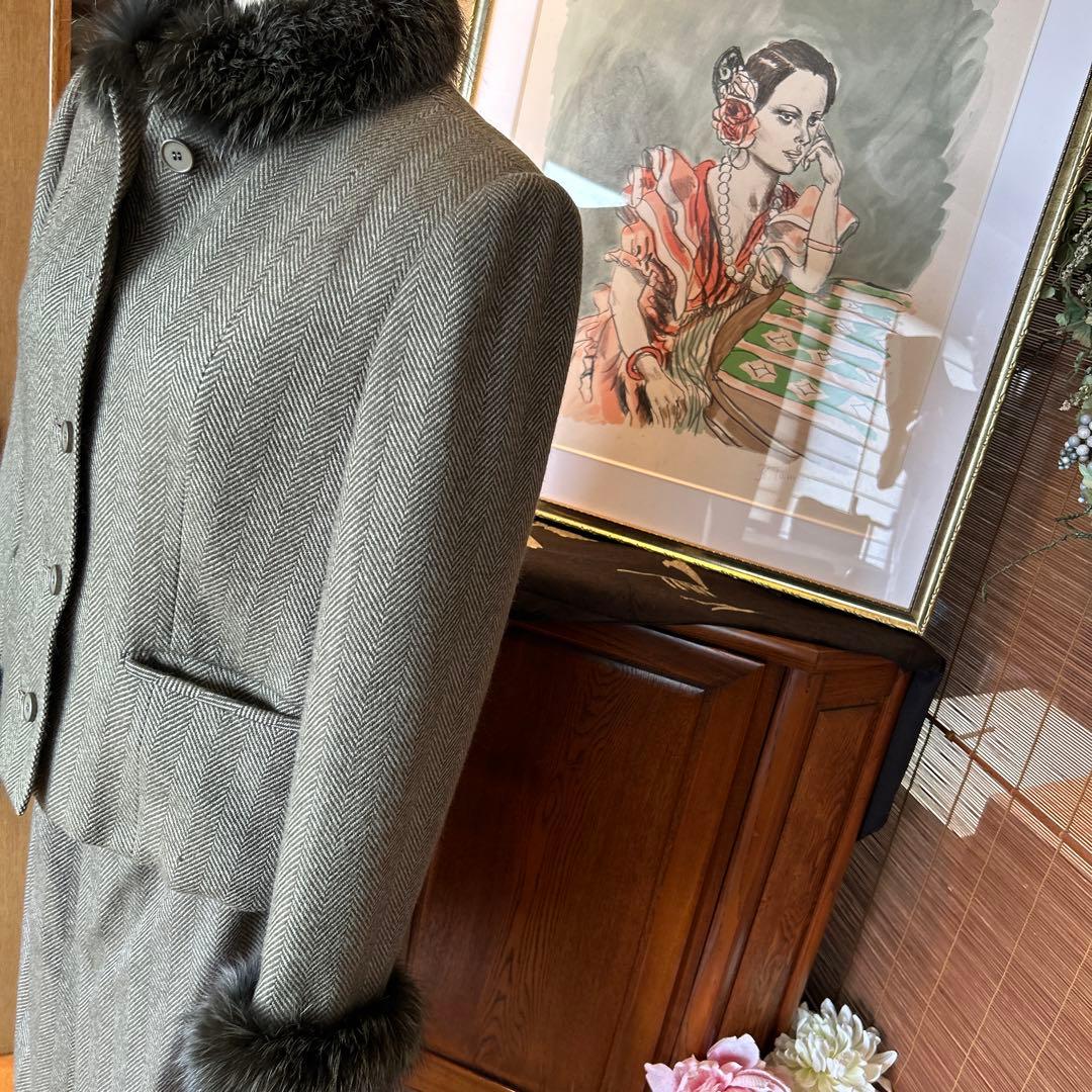 私の愛するジバンシーフォー付きグリーンスーツ