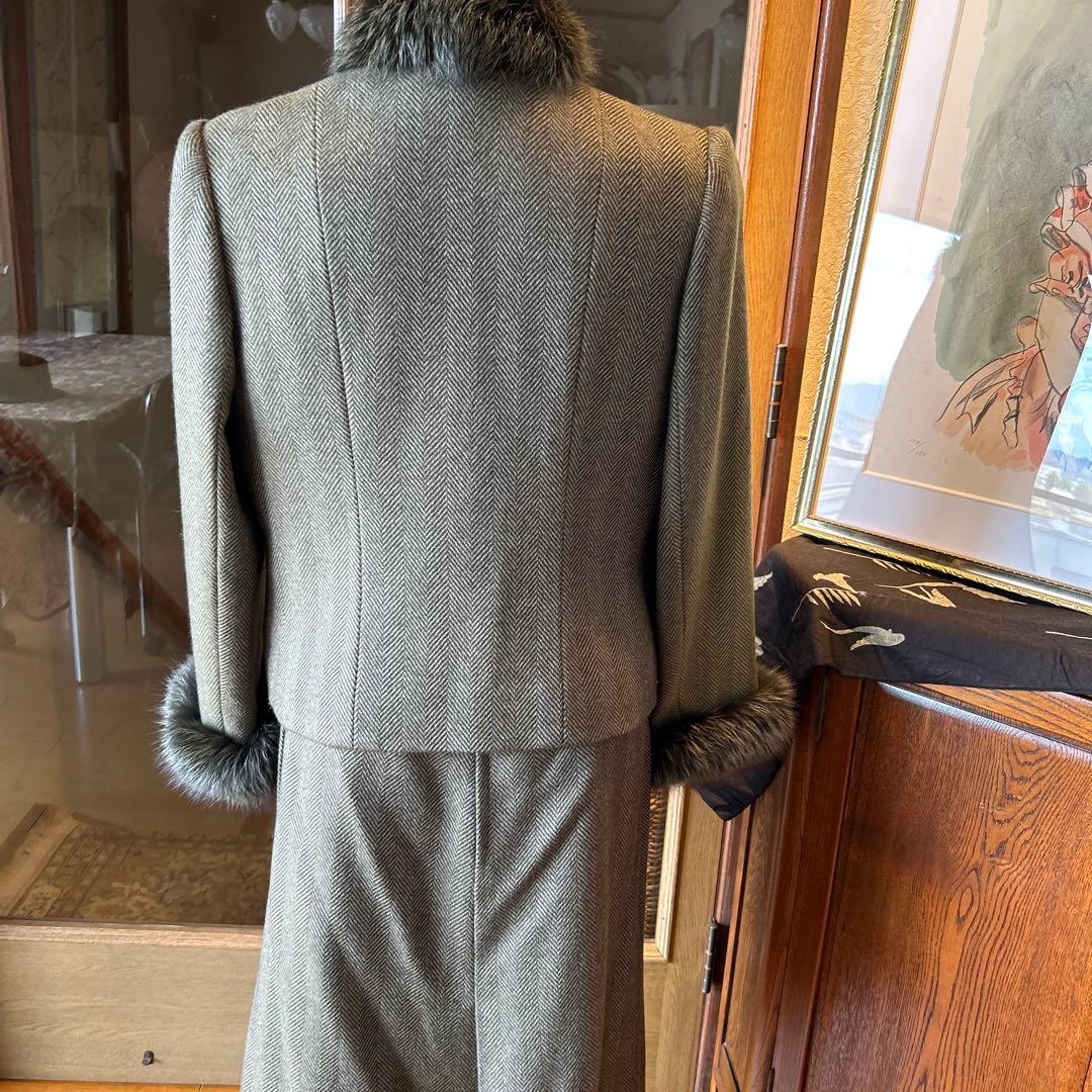 私の愛するジバンシーフォー付きグリーンスーツ