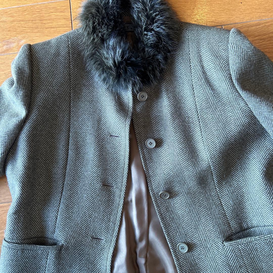 私の愛するジバンシーフォー付きグリーンスーツ