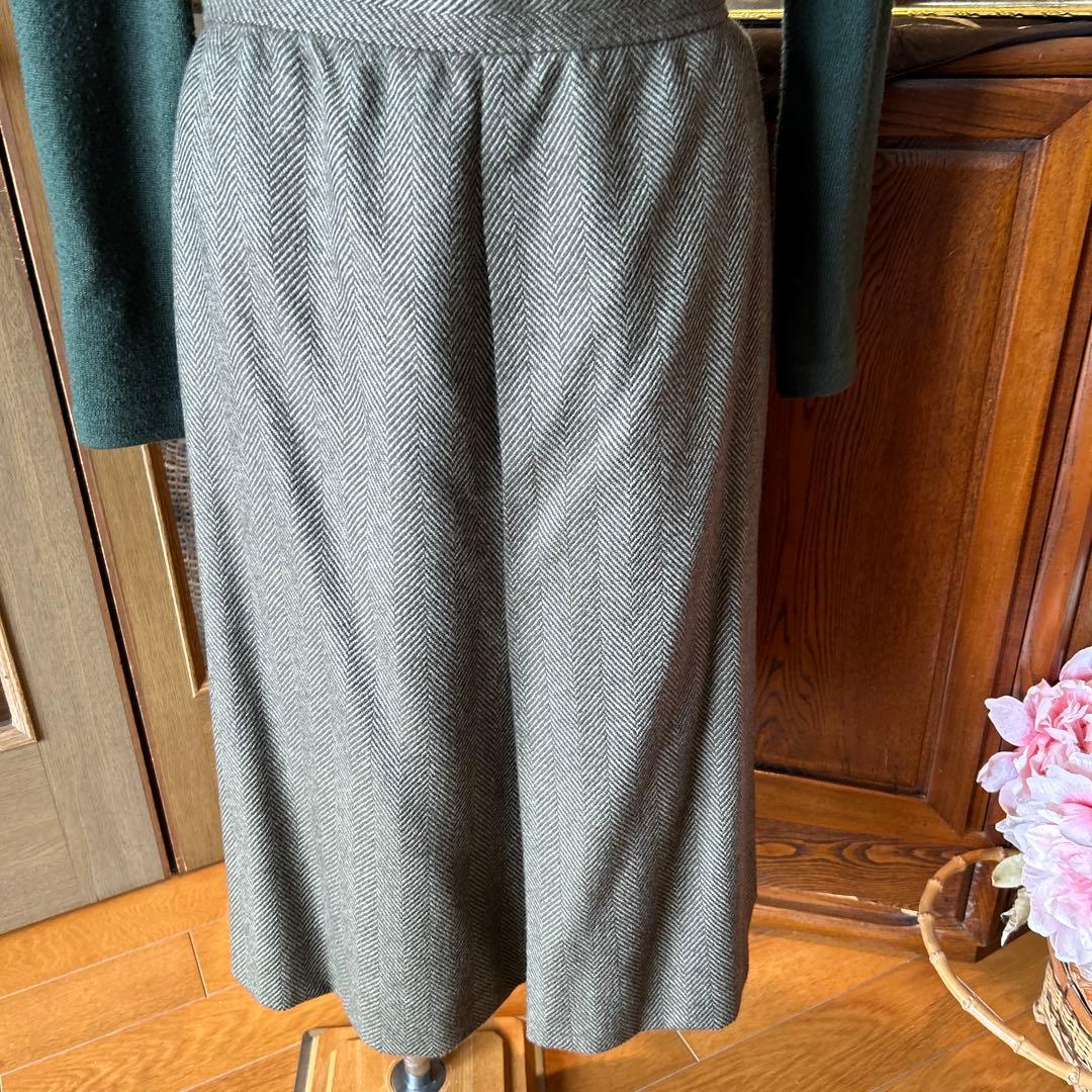 私の愛するジバンシーフォー付きグリーンスーツ