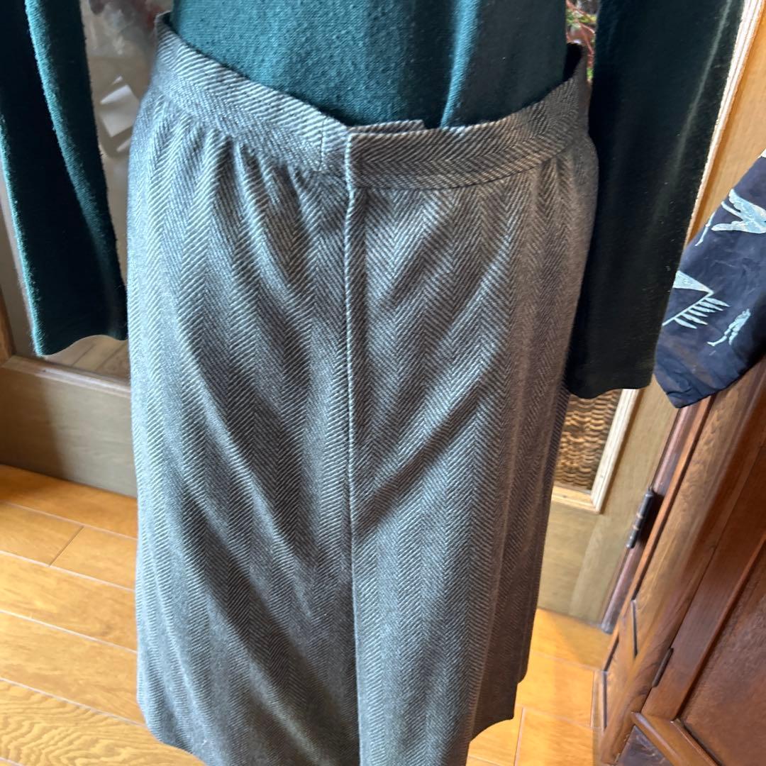 私の愛するジバンシーフォー付きグリーンスーツ