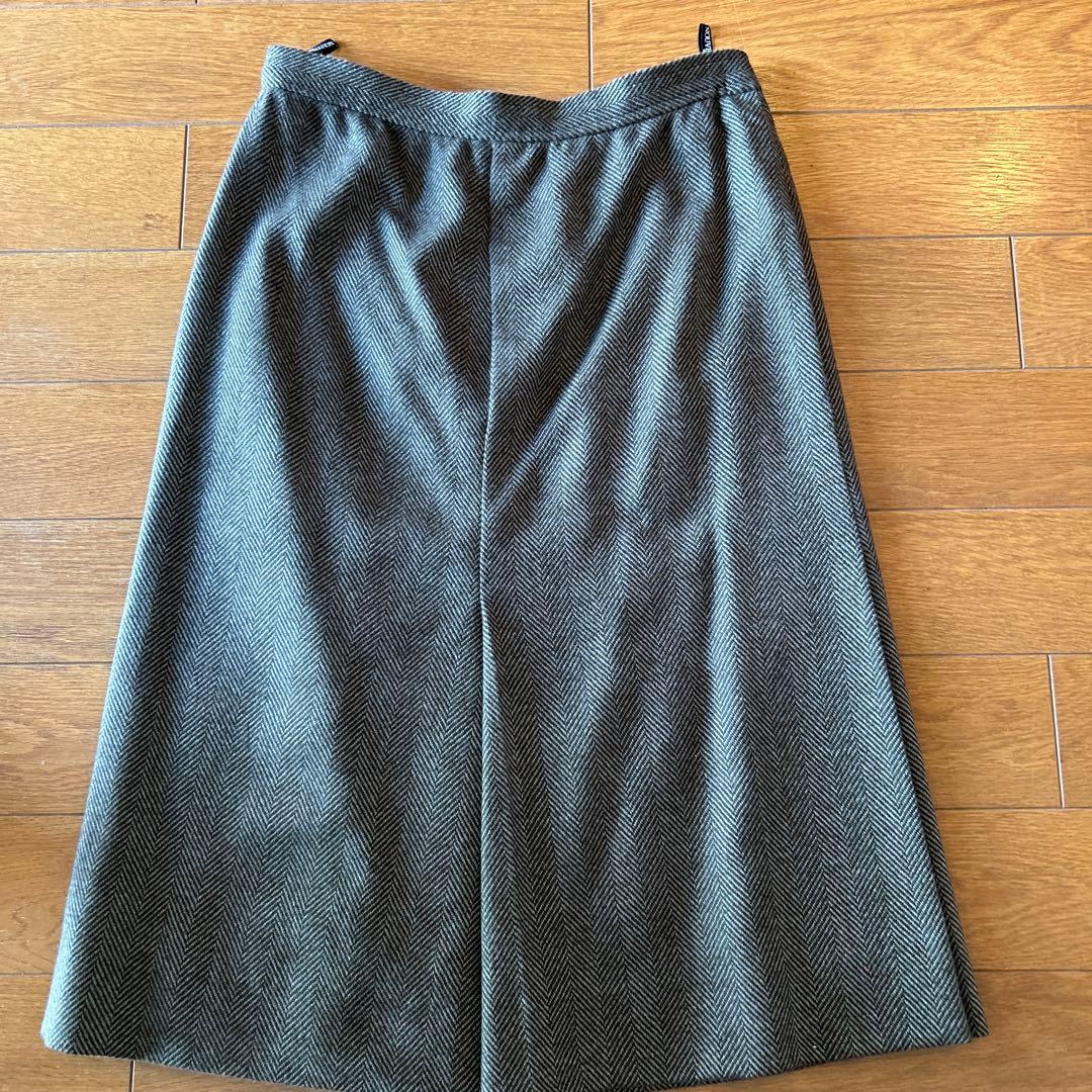 私の愛するジバンシーフォー付きグリーンスーツ