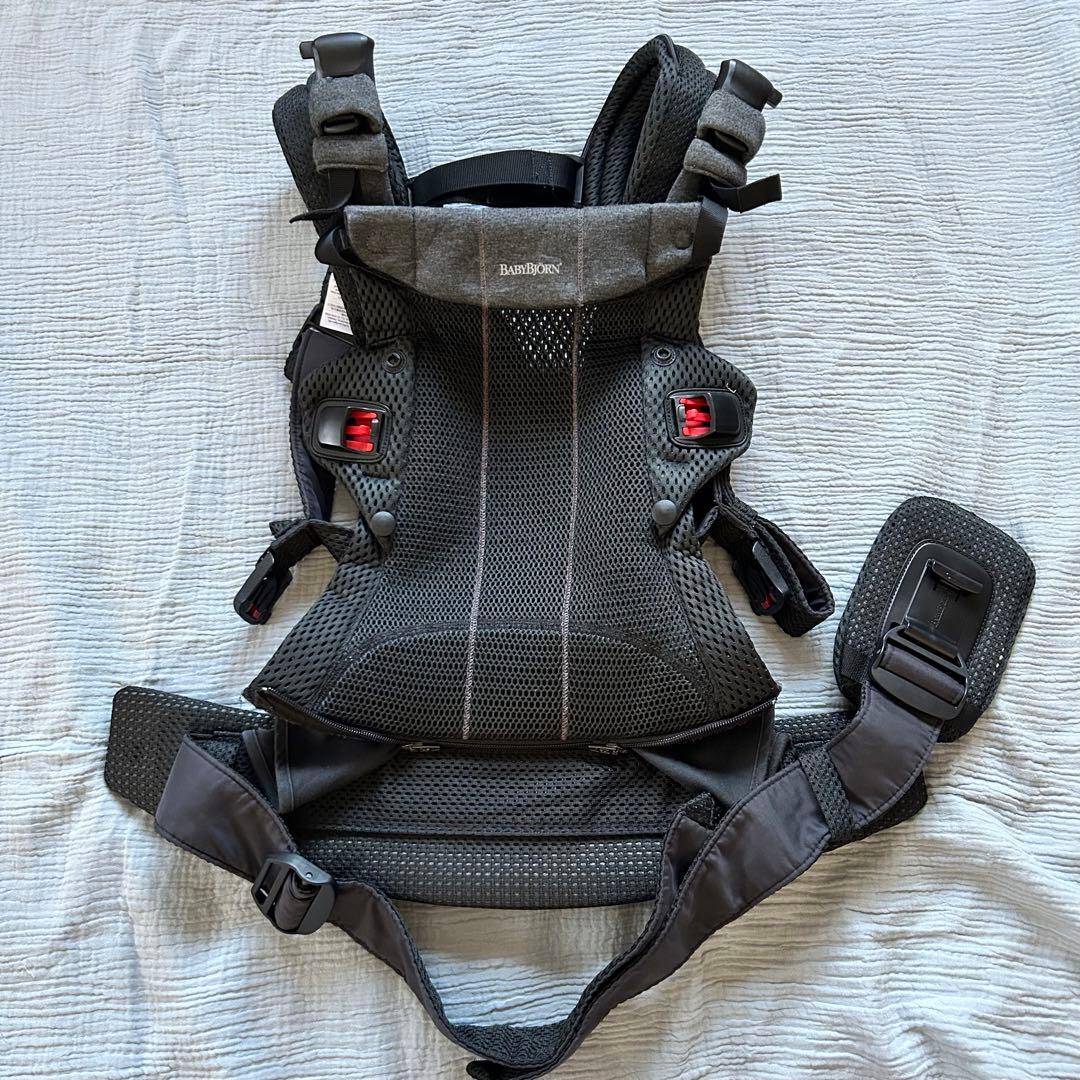 ハーモニー 抱っこ紐　ベビービョルン ブラック 黒 メッシュ よだれカバー付き