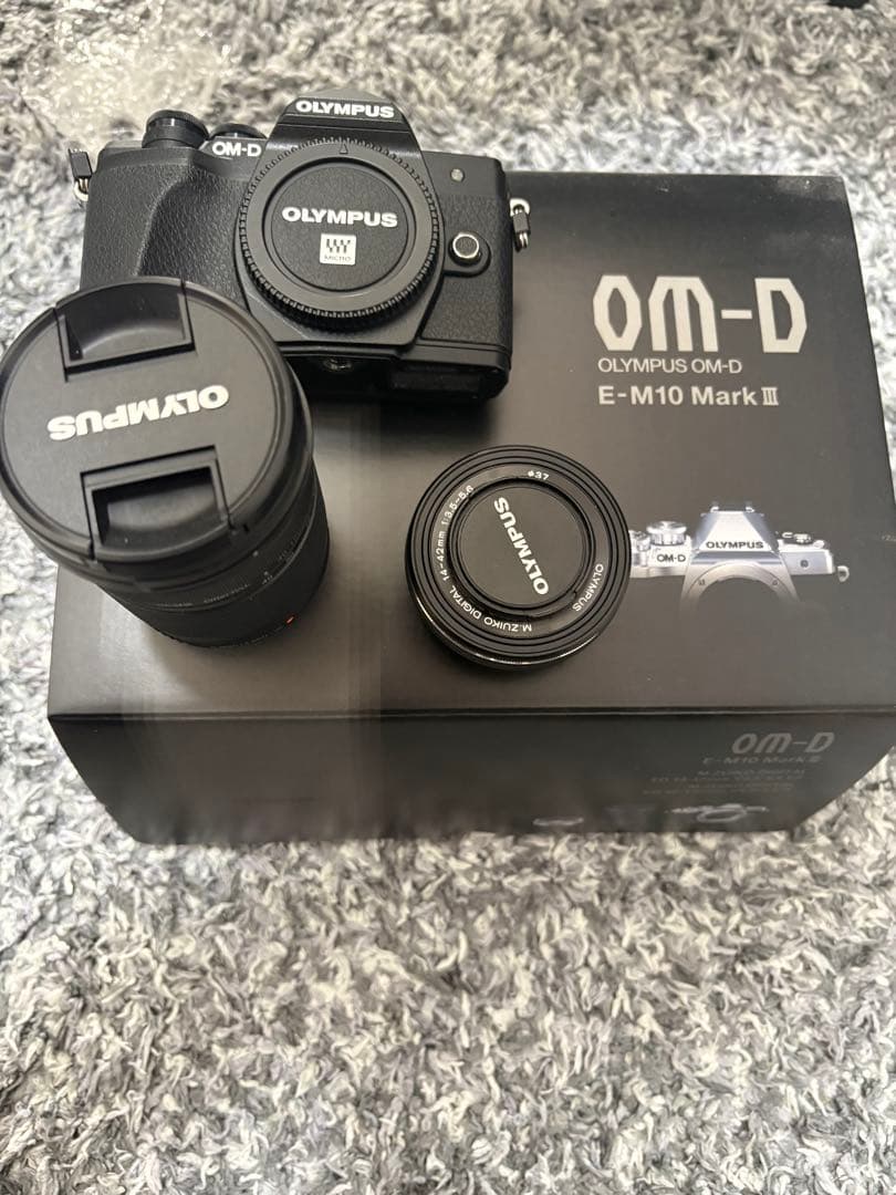 OLYMPUS OM-D E-M10 Mark III 本体とレンズ2本付き