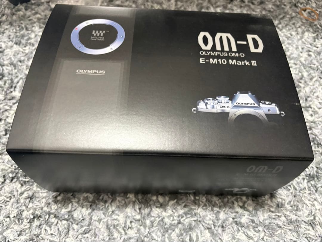 OLYMPUS OM-D E-M10 Mark III 本体とレンズ2本付き