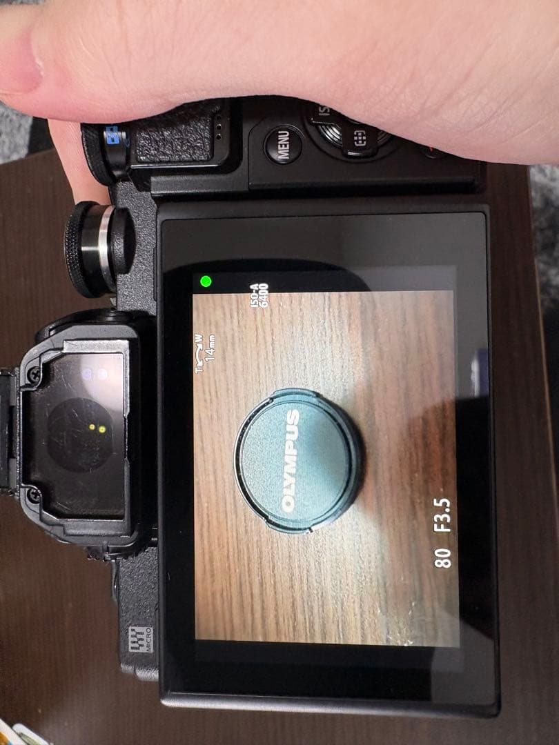 OLYMPUS OM-D E-M10 Mark III 本体とレンズ2本付き