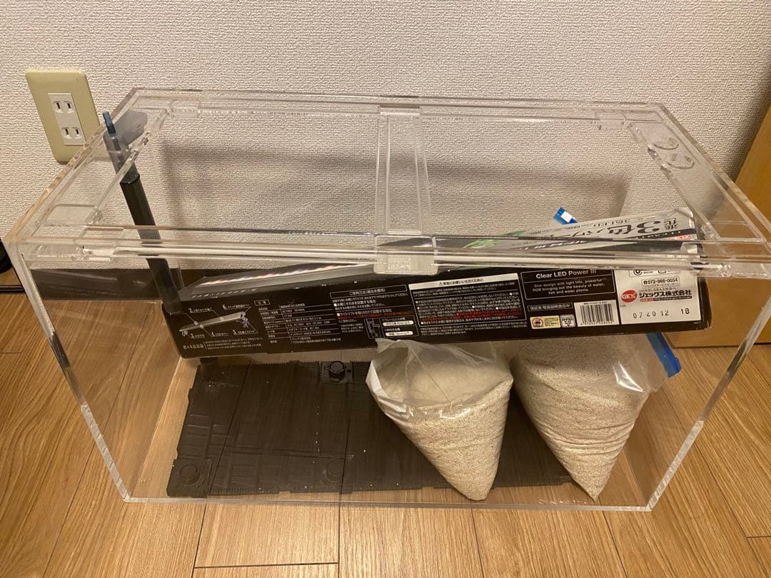 アクリル水槽 60cm LEDライト付き