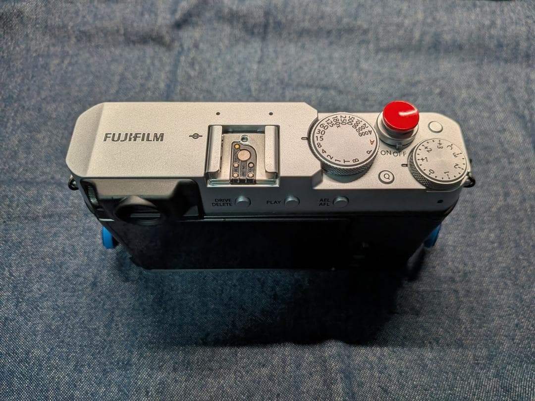 美品 FUJIFILM X-E4 ボディ シルバー（アクセサリー付属）