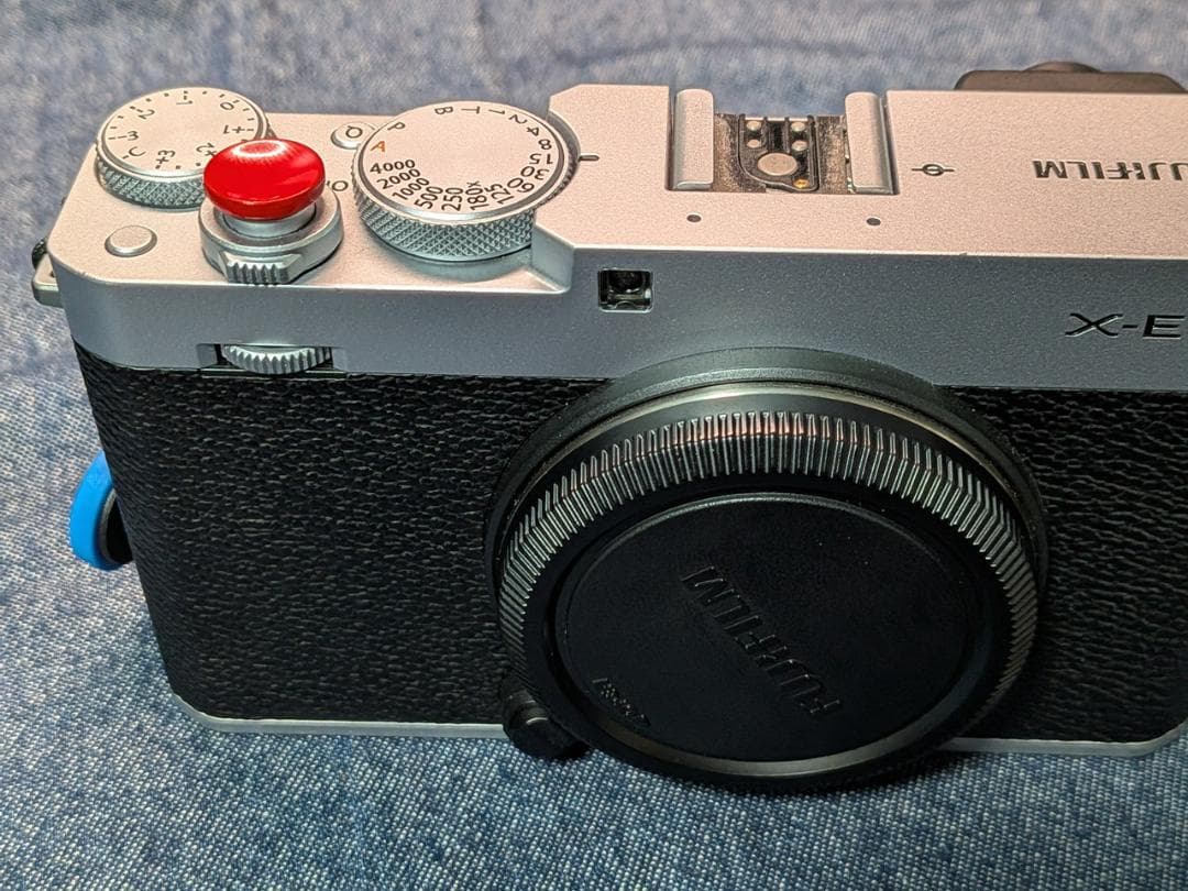 美品 FUJIFILM X-E4 ボディ シルバー（アクセサリー付属）