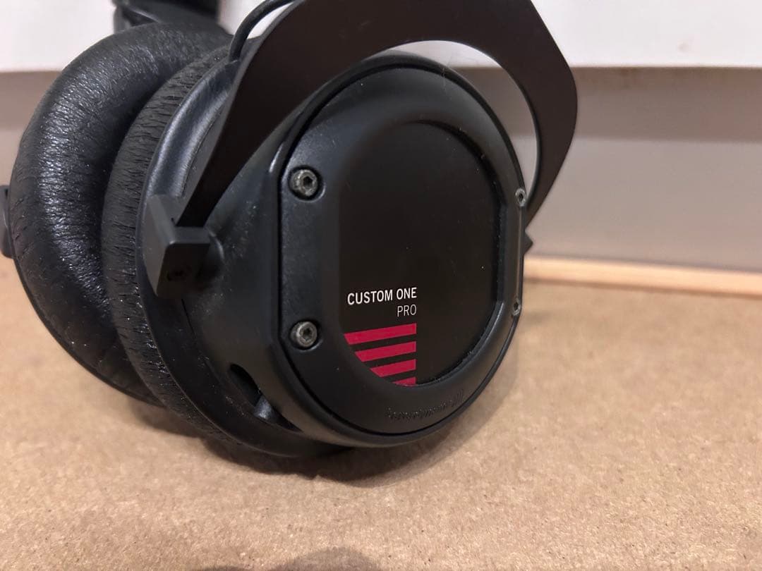 CUSTOM ONE PRO 有線ヘッドホン
