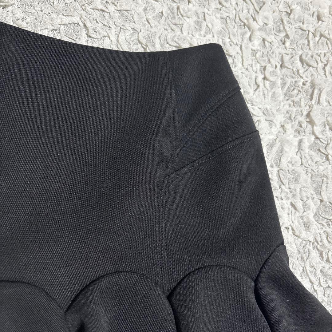 美品　フェティコ 5万円　立体 フリル ミニ スカート　黒　日本製　光沢　可愛い