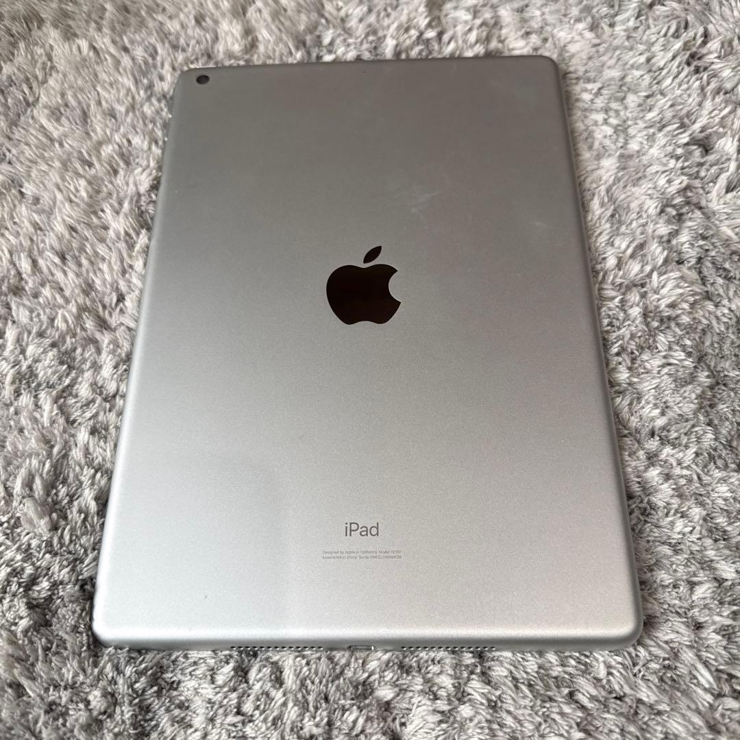 アップル　iPad 第7世代　シルバー