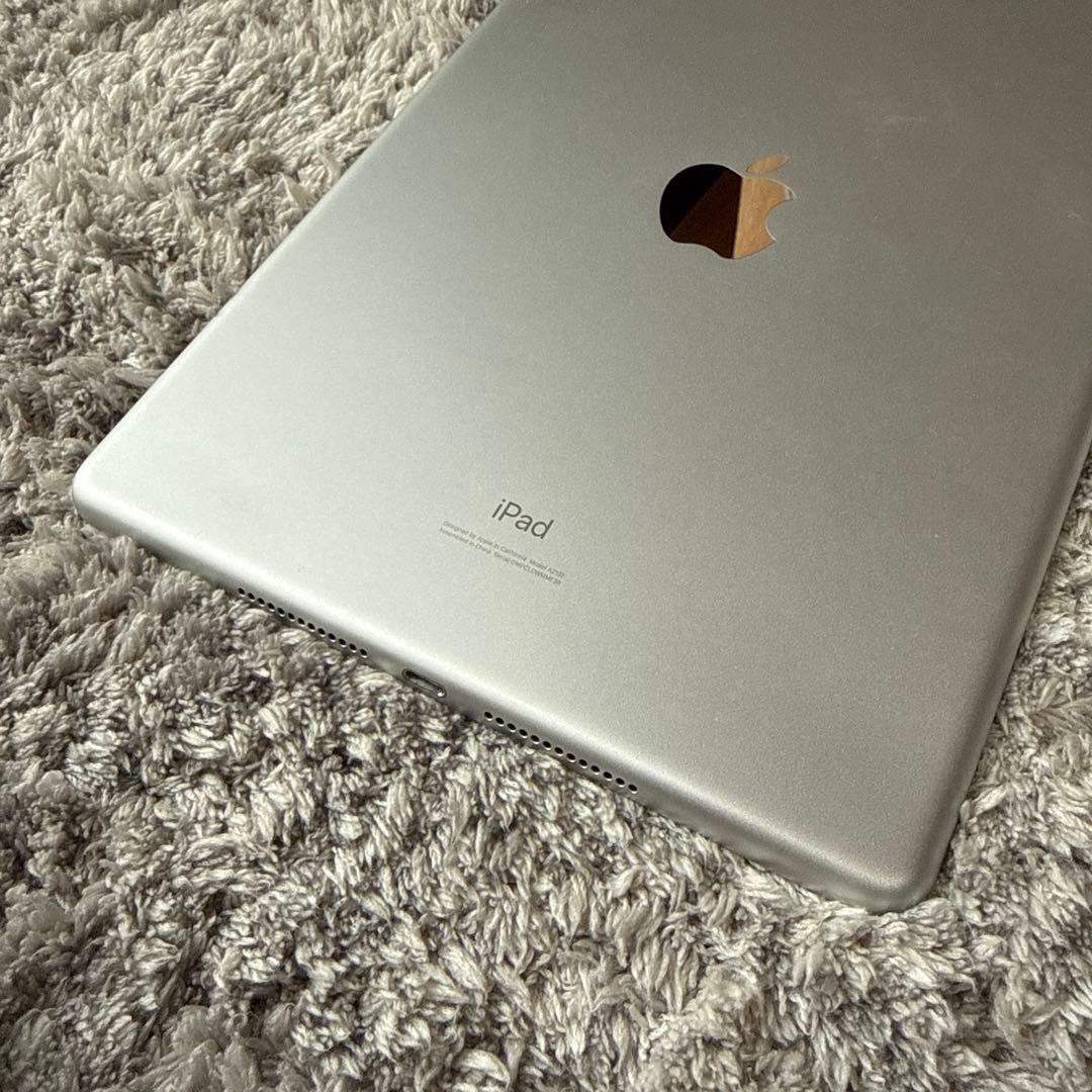アップル　iPad 第7世代　シルバー