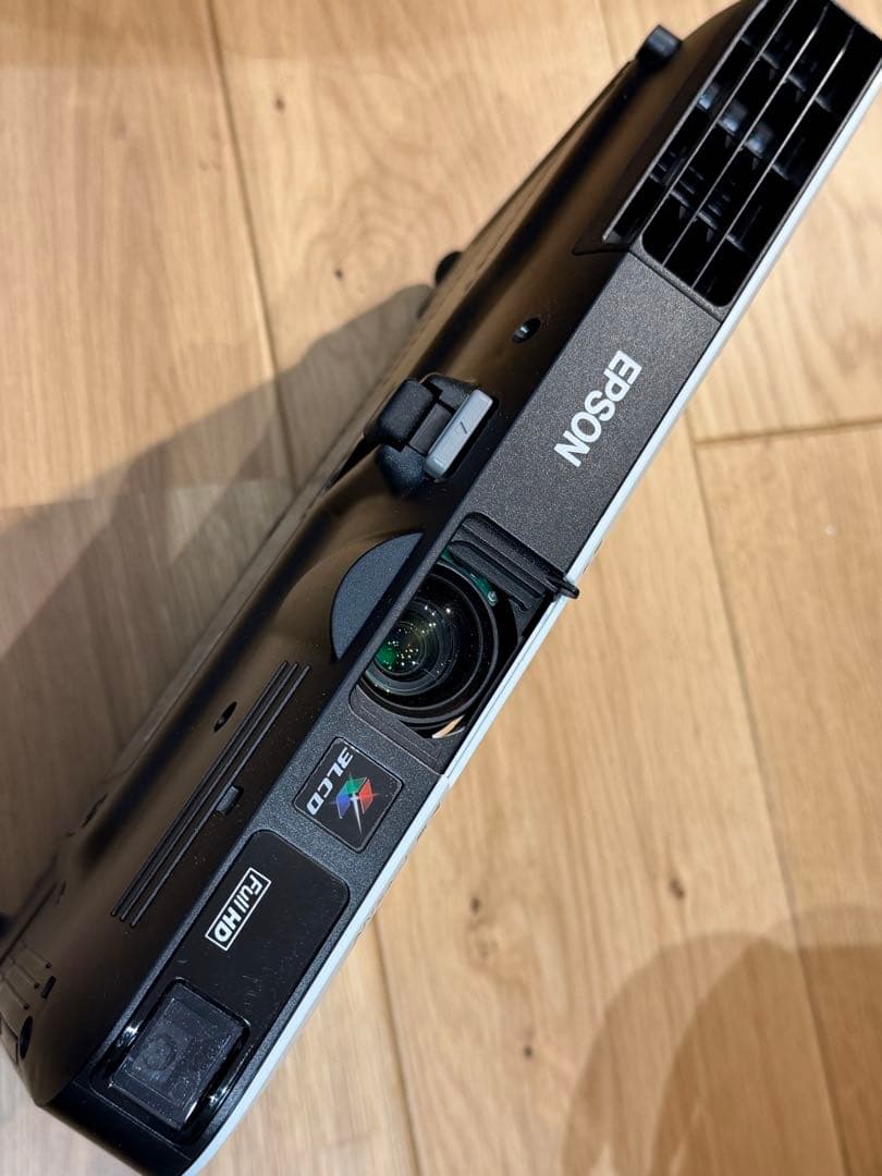 値下げ・美品：EPSON EB-1795F プロジェクター