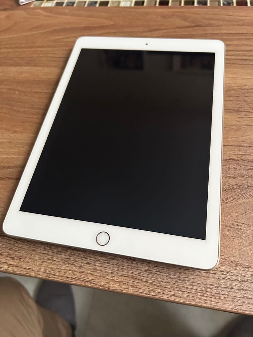 ゴールド iPad 第5世代 Wi-Fi 本体 32gb