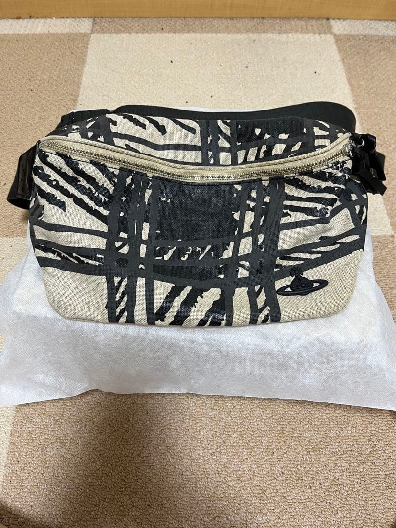 [最終値下げ！] ヴィヴィアンウエストウッド　ボディバッグ