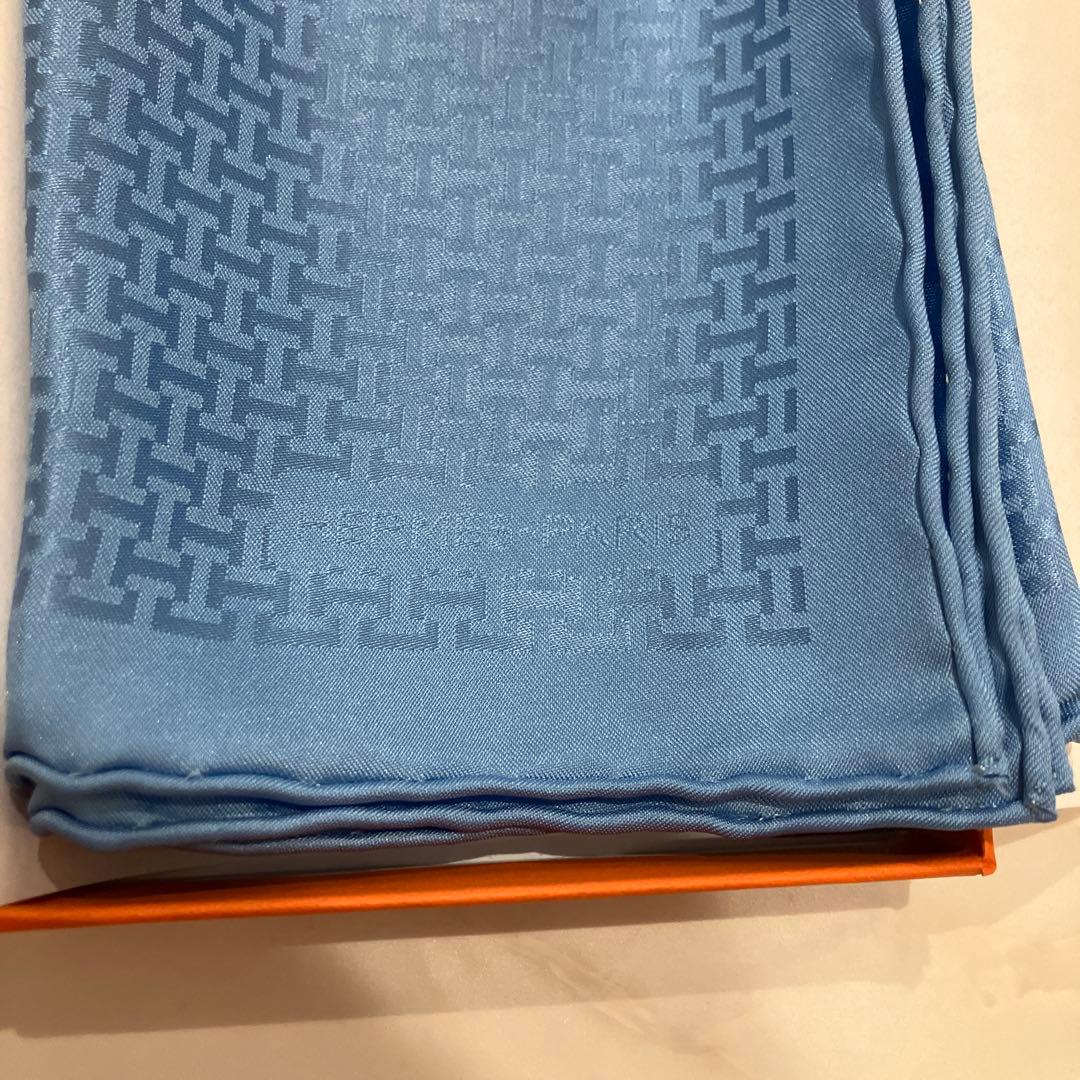 未使用品！　エルメス　HERMES ハンカチ　箱入り　紙袋付き