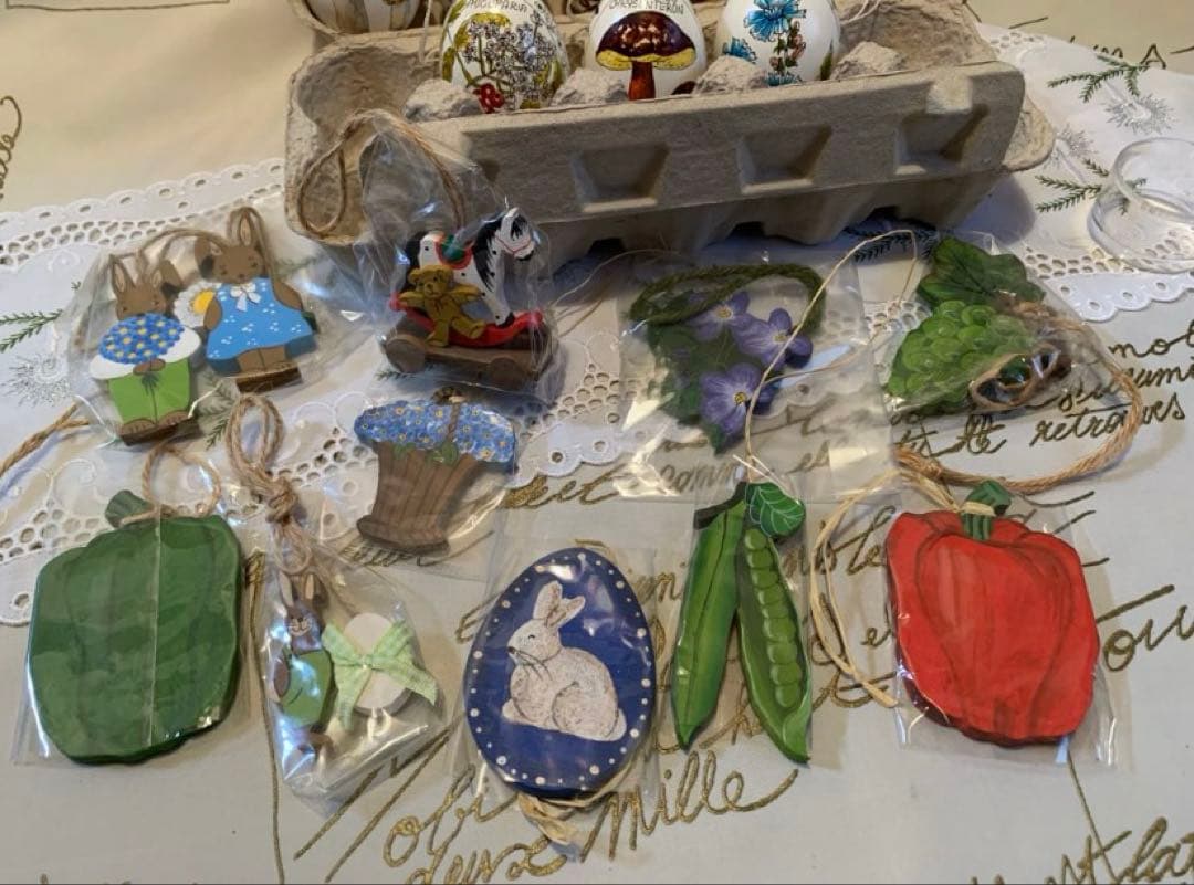 ドイツ製　手書きの卵・可愛いザルツガラスオーナメント4種類セット！