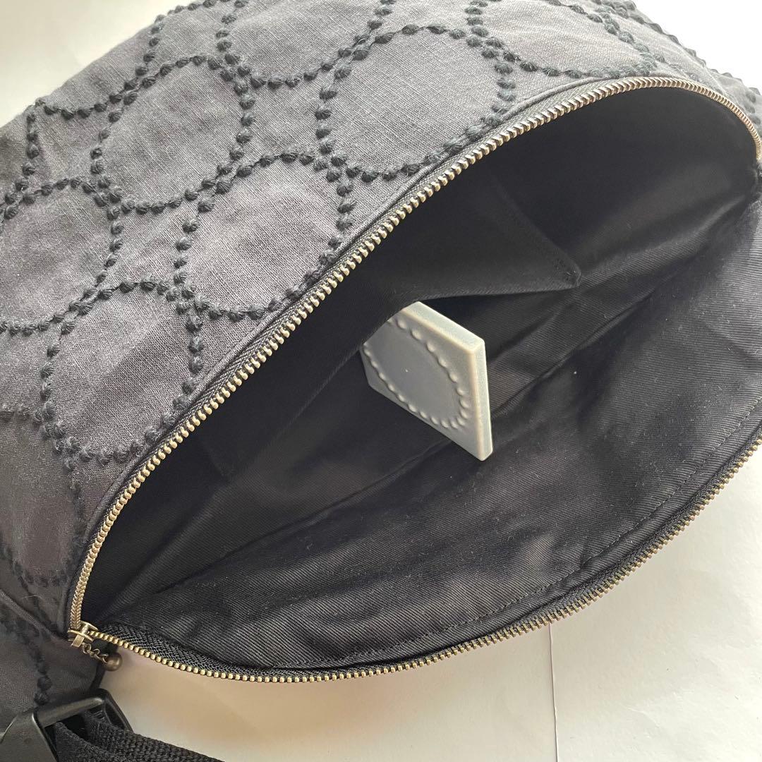 ミナペルホネン タンバリンチャコール　ハンドメイドボディバッグ