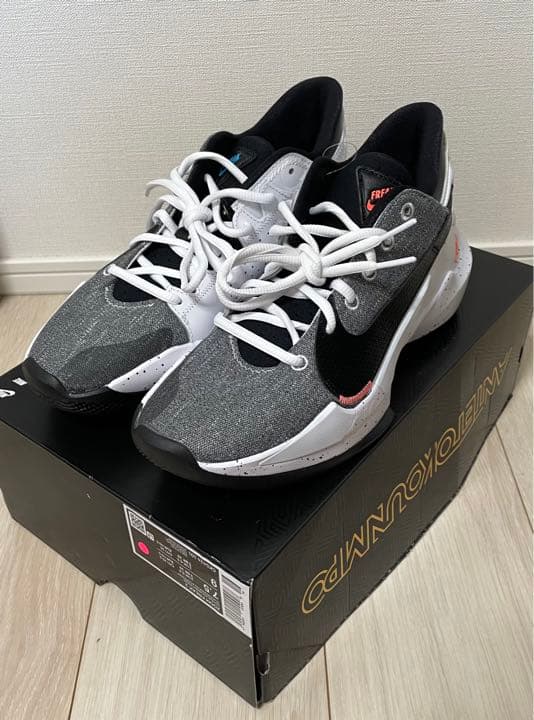 新品　NIKE ZOOM FREAK ２　25.5cm