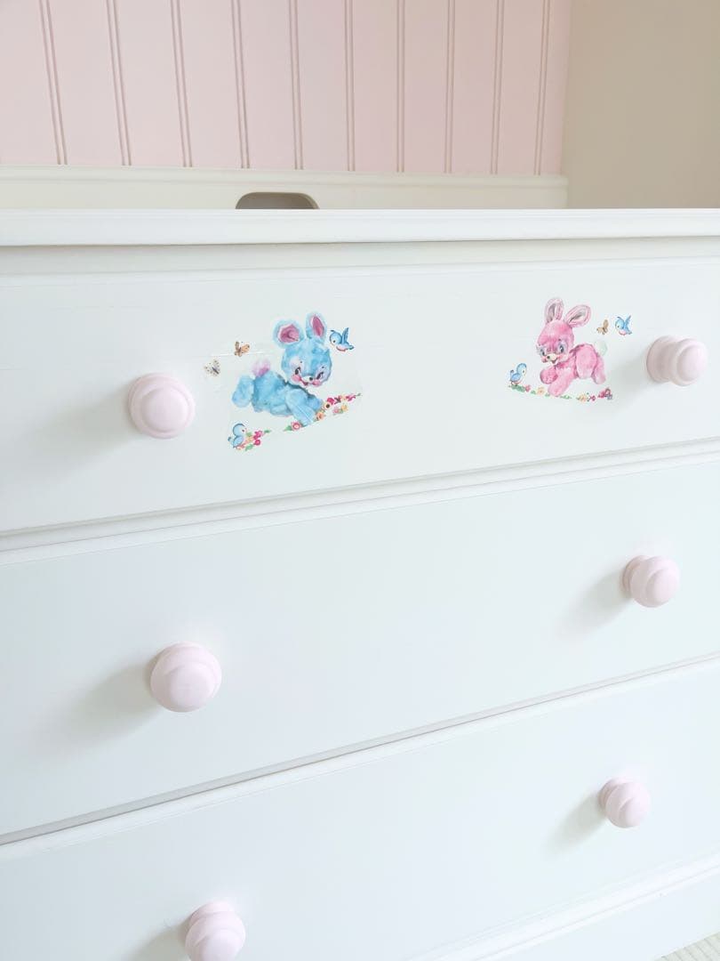 デカール ナーサリー パステル カップボード バニー