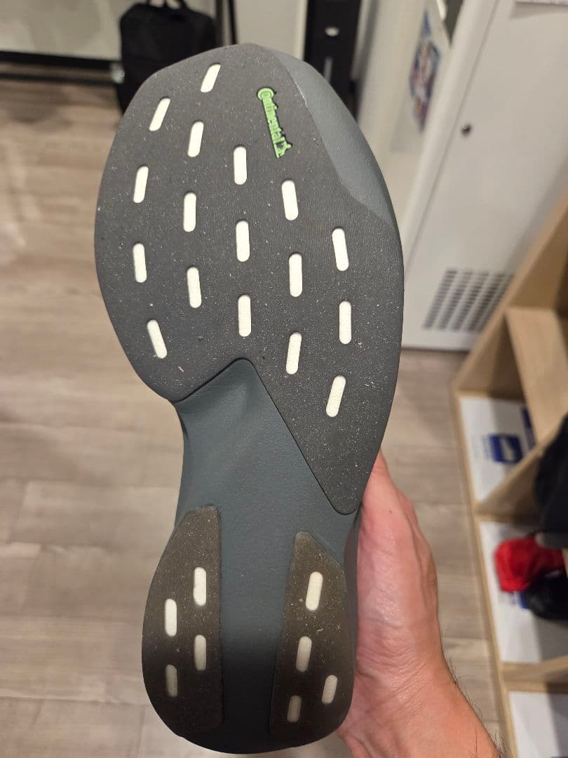 Adidas Adizero EVO SL 28.0 グレー