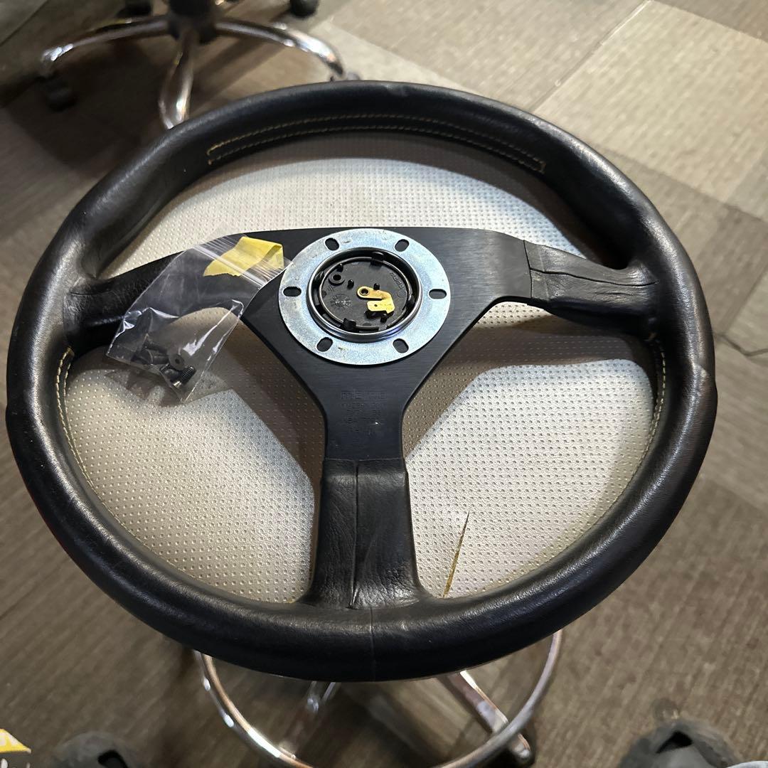 ゆ*様 [当時物]momo VEROCE RACING(V35) ステアリング