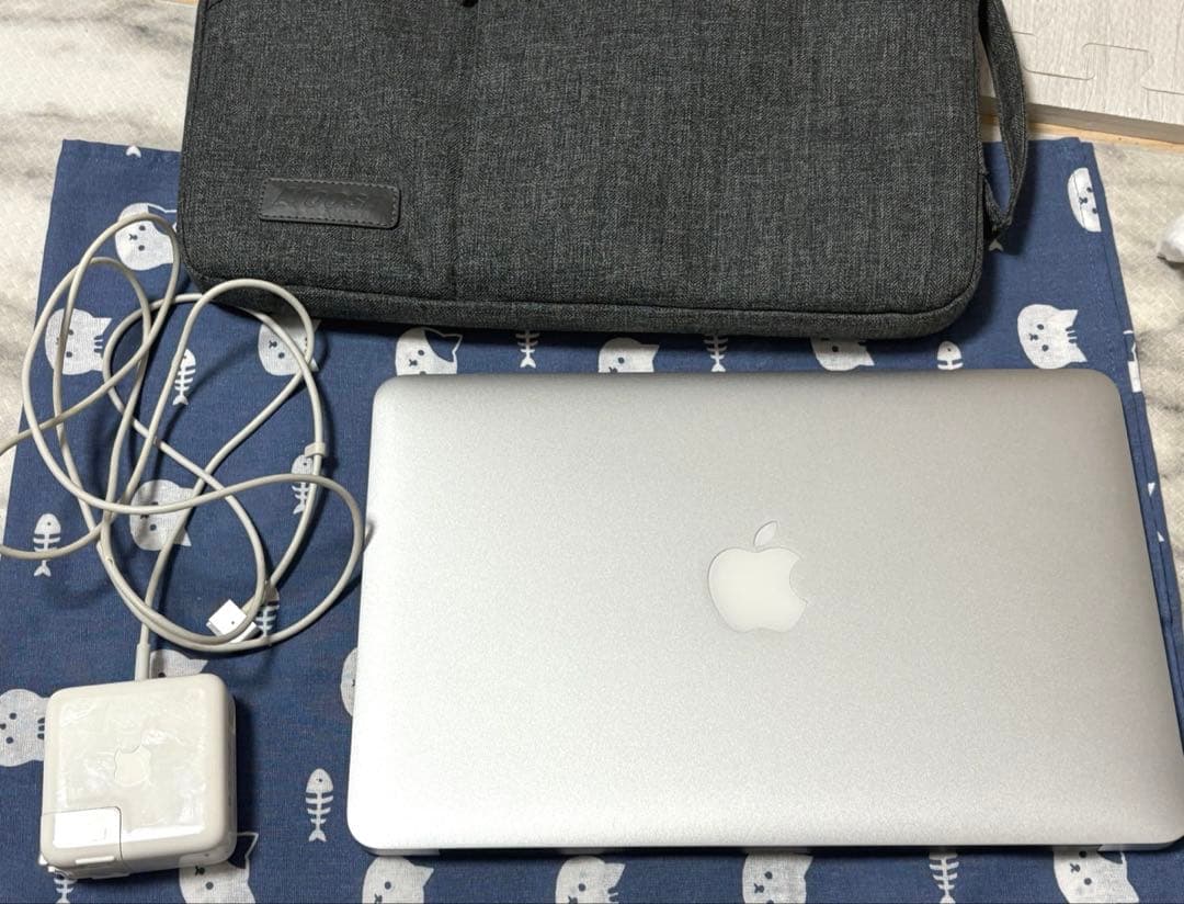 MacBook Air 11インチ 2015 アダプタ、バッグ付