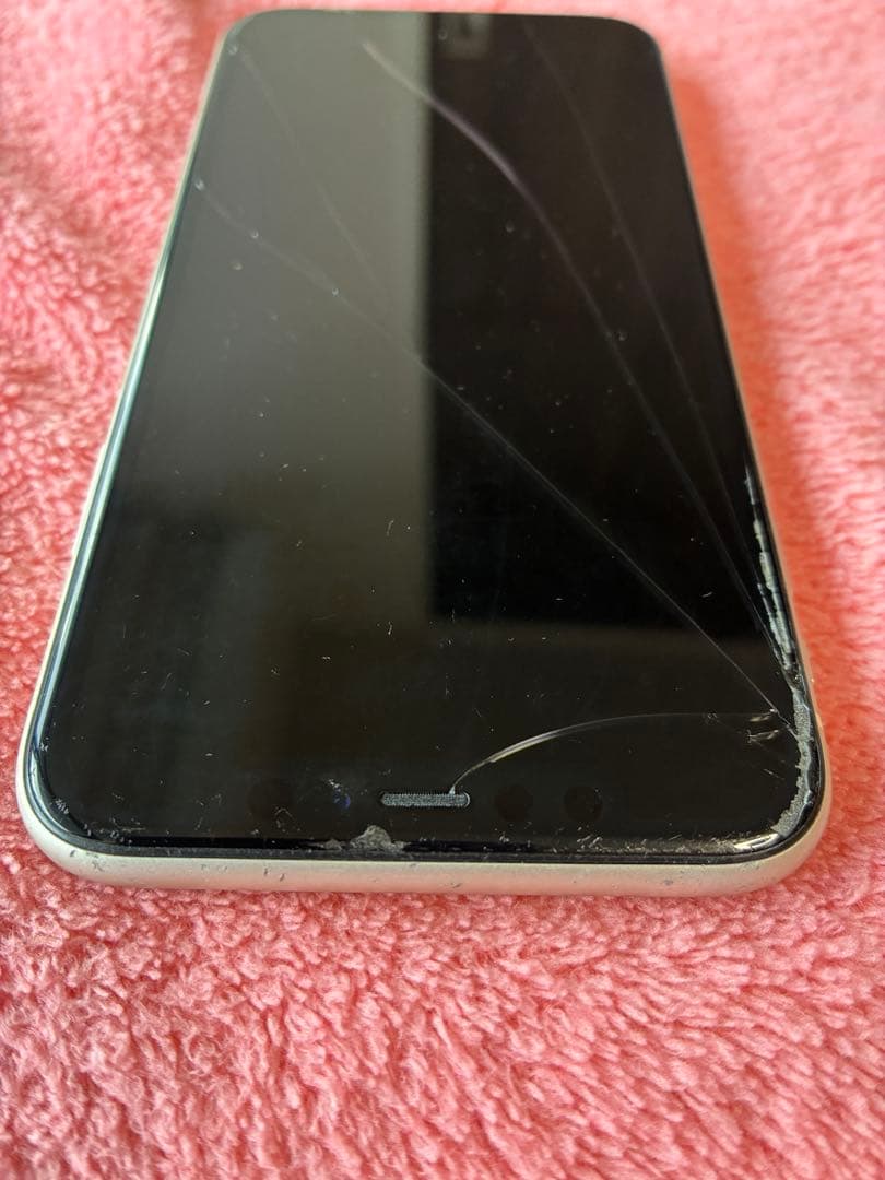 【画面割れ】iPhone 11 本体 ホワイト128GB