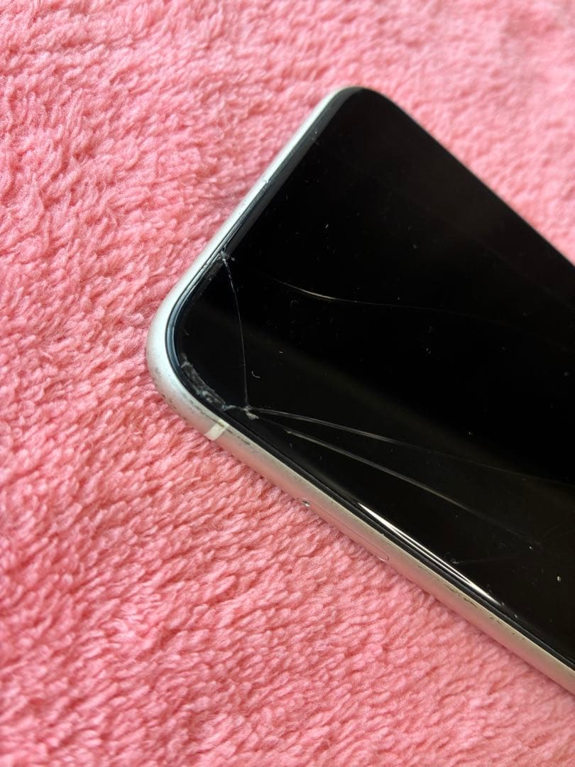 【画面割れ】iPhone 11 本体 ホワイト128GB