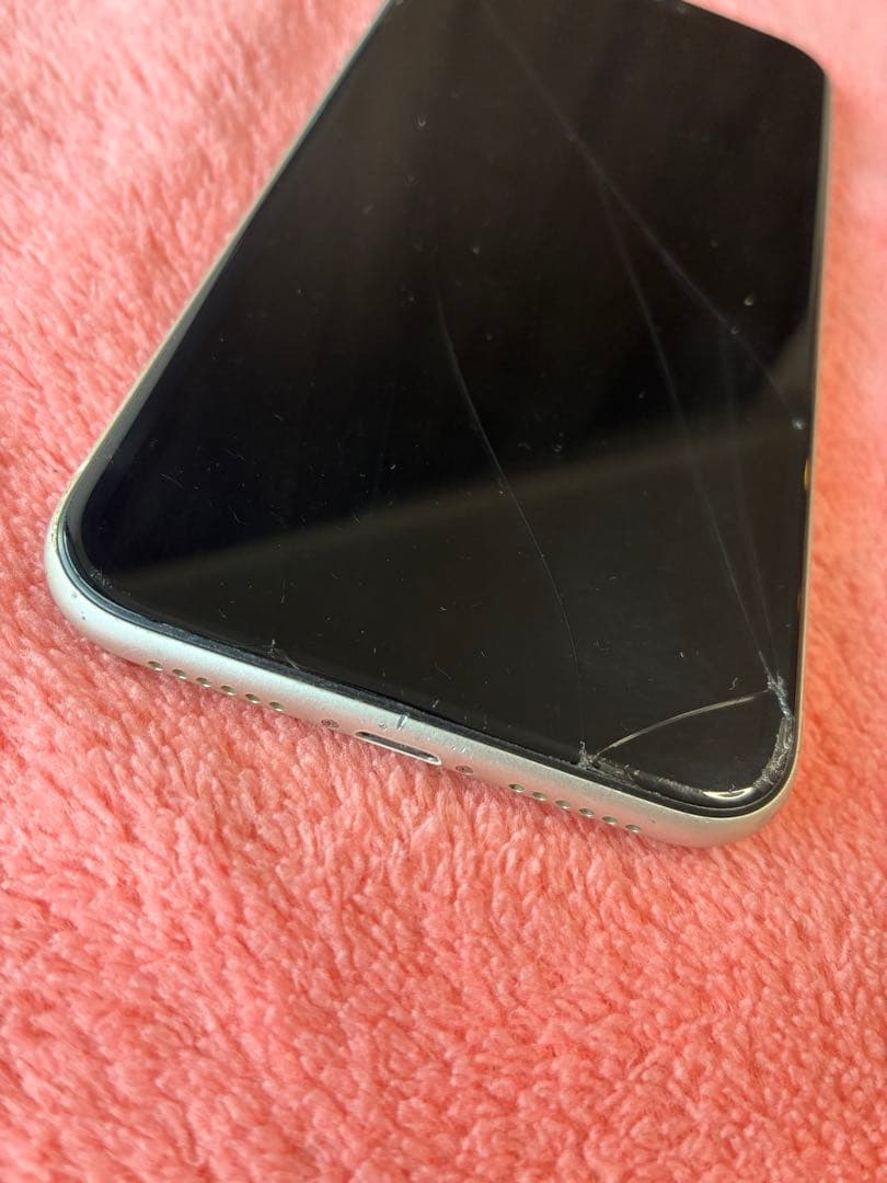 【画面割れ】iPhone 11 本体 ホワイト128GB