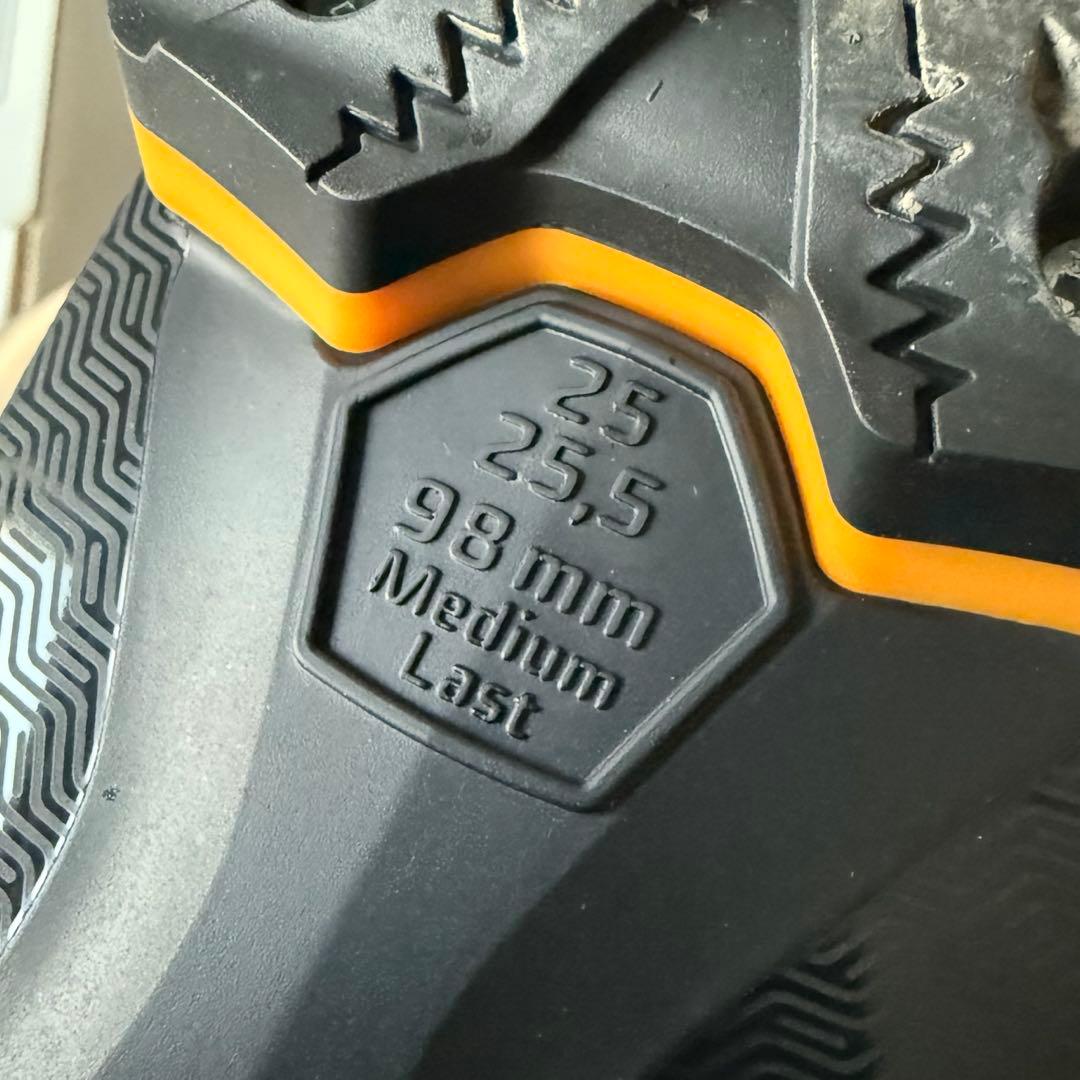 美品(使用一日) Atomic Hawx Prime100 25-25.5cm