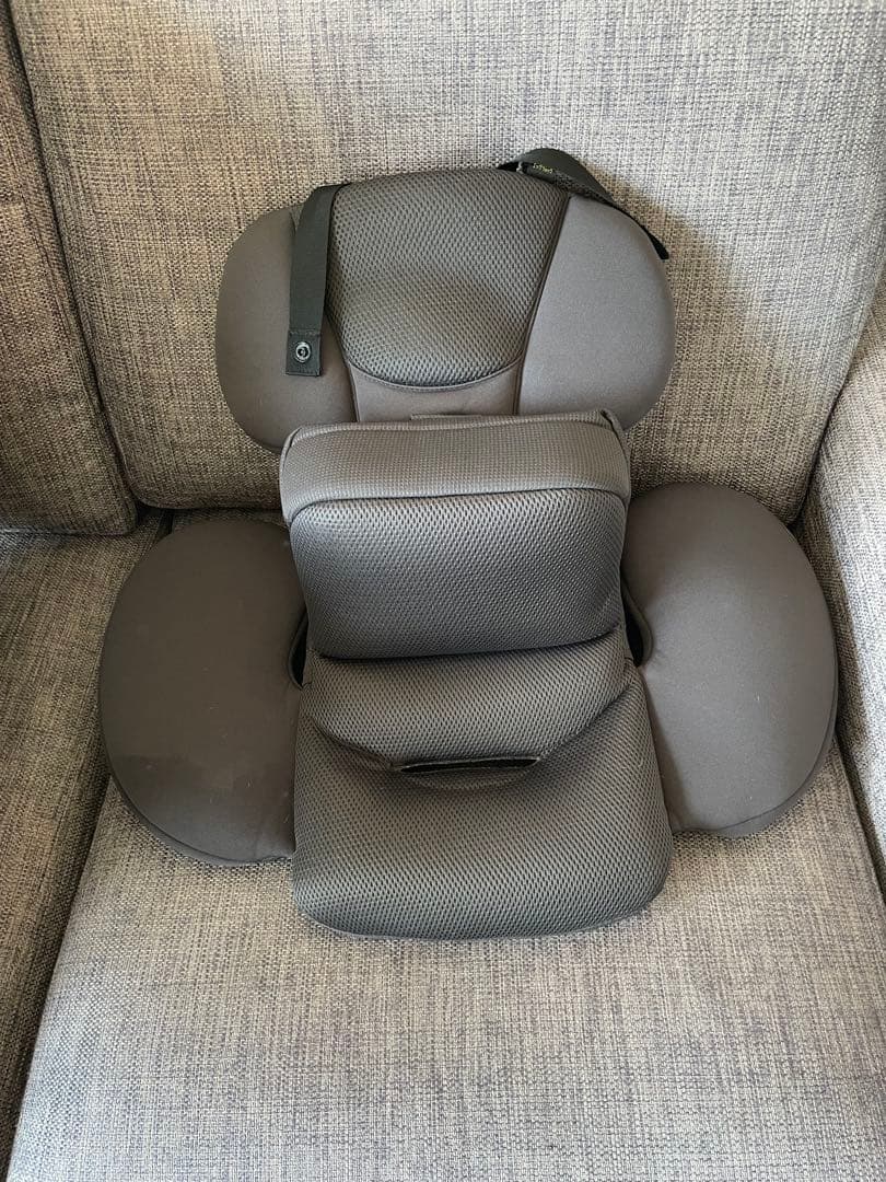 Combi 車用チャイルドシート グレー